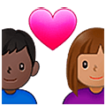 👨🏽‍❤️‍👩🏿 Emoji Liebespaar - Mann: mittlere Hautfarbe, Frau: dunkle Hautfarbe Samsung One UI 5.0.