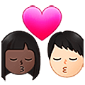 👨🏿‍❤️‍💋‍👩🏻 Emoji sich küssendes Paar - Mann: dunkle Hautfarbe, Frau: helle Hautfarbe Samsung One UI 5.0.