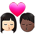 👨🏻‍❤️‍💋‍👩🏿 Emoji Beso - Hombre: Tono De Piel Claro, Mujer: Tono De Piel Oscuro en Samsung One UI 5.0.