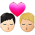 👨🏻‍❤️‍💋‍👨🏼 Emoji sich küssendes Paar - Mann: helle Hautfarbe, Mann: mittelhelle Hautfarbe Samsung One UI 5.0.
