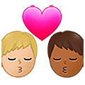 👨🏼‍❤️‍💋‍👨🏾 Emoji Beso - Hombre: Tono De Piel Claro Medio, Hombre: Tono De Piel Oscuro Medio en Samsung One UI 5.0.