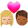 👨🏼‍❤️‍💋‍👩🏾 Emoji sich küssendes Paar - Mann: mittelhelle Hautfarbe, Frau: mitteldunkle Hautfarbe Samsung One UI 5.0.