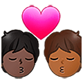 🧑🏿‍❤️‍💋‍🧑🏾 Emoji Beijo: Pessoa, Pessoa, Pele Escura, Pele Morena Escura na Samsung One UI 5.0.