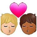 🧑🏼‍❤️‍💋‍🧑🏾 Emoji sich küssendes Paar: Person, Person, mittelhelle Hautfarbe, mitteldunkle Hautfarbe Samsung One UI 5.0.