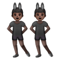 👯🏿‍♂️ Emoji Männer mit Hasenohren, dunkle Hautfarbe Samsung One UI 6.1.