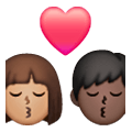 👩🏽‍❤️‍💋‍👨🏿 Emoji sich küssendes Paar - Frau: mittlere Hautfarbe, Mann: dunkle Hautfarbe Samsung One UI 6.1.