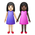 Émoji 👩🏻‍🤝‍👩🏿 Deux Femmes Se Tenant La Main : Peau Claire Et Peau Foncée sur Samsung One UI 6.1.