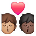 🧑🏽‍❤️‍💋‍🧑🏿 Emoji sich küssendes Paar: Person, Person, mittlere Hautfarbe, dunkle Hautfarbe Samsung One UI 6.1.
