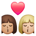 👩🏽‍❤️‍💋‍👩🏼 Emoji sich küssendes Paar - Frau: mittlere Hautfarbe, Frau: mittelhelle Hautfarbe Samsung One UI 6.1.