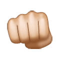 👊🏼 Emoji Puño Cerrado: Tono De Piel Claro Medio en Samsung One UI 6.1.