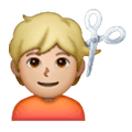💇🏼 Emoji Persona Cortándose El Pelo: Tono De Piel Claro Medio en Samsung One UI 6.1.