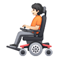 🧑🏻‍🦼 Emoji Person in motorisiertem Rollstuhl: helle Hautfarbe Samsung One UI 6.1.
