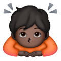 🙇🏿 Emoji Persona Haciendo Una Reverencia: Tono De Piel Oscuro en Samsung One UI 6.1.