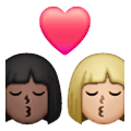👩🏿‍❤️‍💋‍👩🏼 Emoji sich küssendes Paar - Frau: dunkle Hautfarbe, Frau: mittelhelle Hautfarbe Samsung One UI 6.1.