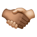 🫱🏾‍🫲🏼 Emoji Handschlag: mitteldunkle Hautfarbe, mittelhelle Hautfarbe Samsung One UI 6.1.