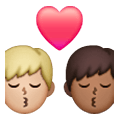 👨🏼‍❤️‍💋‍👨🏾 Emoji sich küssendes Paar - Mann: mittelhelle Hautfarbe, Mann: mitteldunkle Hautfarbe Samsung One UI 6.1.