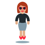 🕴🏽‍♀️ Emoji Mulher de terno de negócios está levitando: Pele Morena na Twitter Twemoji 11.0.