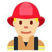 👨🏼‍🚒 Emoji Feuerwehrmann: mittelhelle Hautfarbe Twitter Twemoji 12.1.