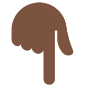 👇🏿 Emoji Dorso Da Mão Com Dedo Indicador Apontando Para Baixo: Pele Escura na Twitter Twemoji 13.0.1.