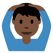 🙆🏿‍♂️ Emoji Mann mit Händen auf dem Kopf: dunkle Hautfarbe Twitter Twemoji 13.0.