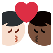 👨🏿‍❤️‍💋‍👨🏻 Emoji sich küssendes Paar - Mann: dunkle Hautfarbe, Mann: helle Hautfarbe Twitter Twemoji 13.1.
