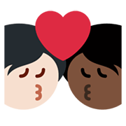 🧑🏿‍❤️‍💋‍🧑🏻 Emoji sich küssendes Paar: Person, Person, dunkle Hautfarbe, helle Hautfarbe Twitter Twemoji 13.1.