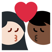 👩🏿‍❤️‍💋‍👨🏻 Emoji sich küssendes Paar - Frau: dunkle Hautfarbe, Mann: helle Hautfarbe Twitter Twemoji 13.1.