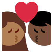 👩🏿‍❤️‍💋‍👨🏾 Emoji sich küssendes Paar - Frau: dunkle Hautfarbe, Mann: mitteldunkle Hautfarbe Twitter Twemoji 13.1.
