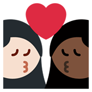 👩🏻‍❤️‍💋‍👩🏿 Emoji sich küssendes Paar - Frau, Frau: helle Hautfarbe, dunkle Hautfarbe Twitter Twemoji 13.1.