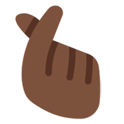 🫰🏿 Emoji Mano Con El Dedo Índice Y El Pulgar Cruzados: Tono De Piel Oscuro en Twitter Twemoji 14.0.