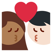 👩🏻‍❤️‍💋‍👨🏾 Emoji sich küssendes Paar - Frau: helle Hautfarbe, Mann: mitteldunkle Hautfarbe Twitter Twemoji 14.0.