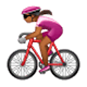 🚴🏾‍♀️ Emoji Mujer En Bicicleta: Tono De Piel Oscuro Medio en WhatsApp 2.17.