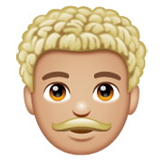 👨🏼‍🦱 Emoji Mann: mittelhelle Hautfarbe, lockiges Haar WhatsApp 2.19.244.