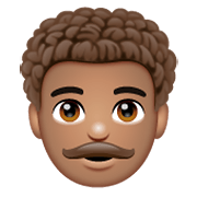 👨🏽‍🦱 Emoji Mann: mittlere Hautfarbe, lockiges Haar WhatsApp 2.19.244.