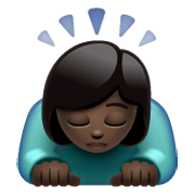🙇🏿‍♀️ Emoji Mujer Haciendo Una Reverencia: Tono De Piel Oscuro en WhatsApp 2.19.244.