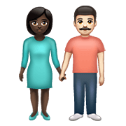 👩🏿‍🤝‍👨🏻 Emoji Mann und Frau halten Hände: dunkle Hautfarbe, helle Hautfarbe WhatsApp 2.19.352.