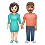 👩🏻‍🤝‍👨🏽 Emoji Mann und Frau halten Hände: helle Hautfarbe, mittlere Hautfarbe WhatsApp 2.19.352.