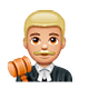 👨🏼‍⚖️ Emoji Juez: Tono De Piel Claro Medio en WhatsApp 2.19.7.