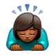 Emoji 🙇🏾‍♀️ Donna Che Fa Inchino Profondo: Carnagione Abbastanza Scura su WhatsApp 2.19.7.