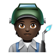 Emoji 🧑🏿‍🏭 Persona Che Lavora In Fabbrica: Carnagione Scura su WhatsApp 2.20.206.24.