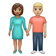 👩🏽‍🤝‍👨🏼 Emoji Mann und Frau halten Hände: mittlere Hautfarbe, mittelhelle Hautfarbe WhatsApp 2.20.206.24.