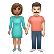 👩🏽‍🤝‍👨🏻 Emoji Mann und Frau halten Hände: mittlere Hautfarbe, helle Hautfarbe WhatsApp 2.21.11.17.