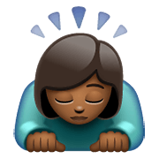 Emoji 🙇🏾‍♀️ Donna Che Fa Inchino Profondo: Carnagione Abbastanza Scura su WhatsApp 2.21.11.17.