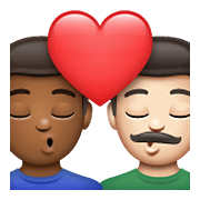 Emoji 👨🏾‍❤️‍💋‍👨🏻 Bacio Tra Coppia - Uomo: Carnagione Abbastanza Scura, Uomo: Carnagione Chiara su WhatsApp 2.21.23.23.