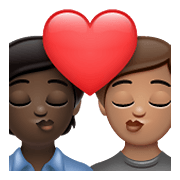Emoji 🧑🏿‍❤️‍💋‍🧑🏽 Bacio Tra Coppia: persona, persona, Carnagione Scura, Carnagione Olivastra su WhatsApp 2.21.23.23.