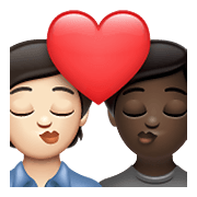 🧑🏻‍❤️‍💋‍🧑🏿 Emoji sich küssendes Paar: Person, Person, helle Hautfarbe, dunkle Hautfarbe WhatsApp 2.21.23.23.
