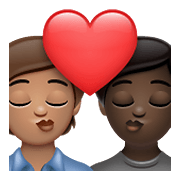 🧑🏽‍❤️‍💋‍🧑🏿 Emoji Beijo: Pessoa, Pessoa, Pele Morena, Pele Escura na WhatsApp 2.21.23.23.