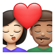 👩🏻‍❤️‍💋‍👨🏽 Emoji Beso - Mujer: Tono De Piel Claro Medio, Hombre: Tono De Piel Medio en WhatsApp 2.21.23.23.