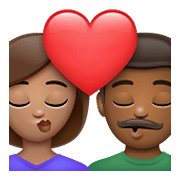 Emoji 👩🏽‍❤️‍💋‍👨🏾 Bacio Tra Coppia - Donna: Carnagione Olivastra, Uomo: Carnagione Abbastanza Scura su WhatsApp 2.21.23.23.
