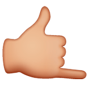 Emoji 🤙🏼 Mano Con Gesto Di Chiamata: Carnagione Abbastanza Chiara su WhatsApp 2.22.8.79.